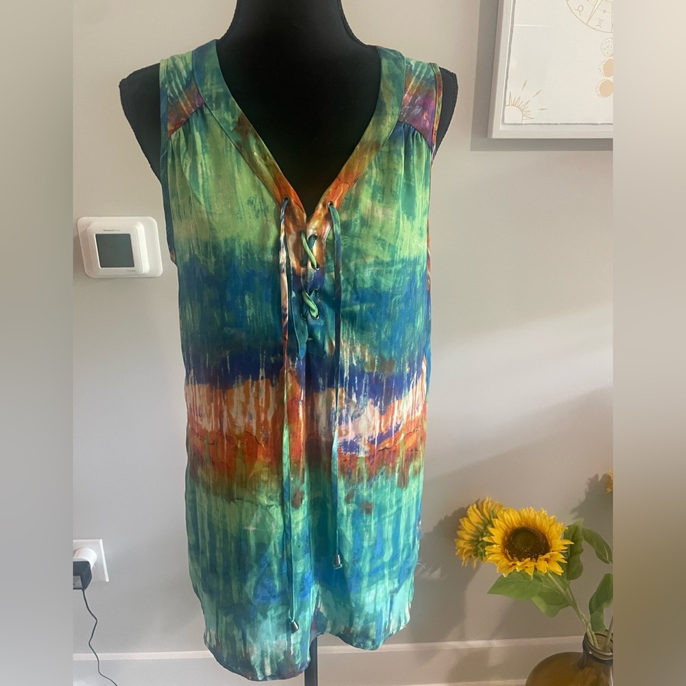 Beautiful boho front tie spense shirt . Side splits . Size medium